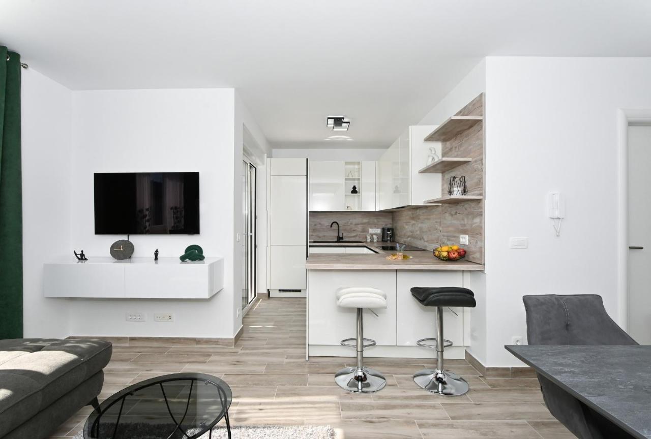 Luxury Apartment White Crystal Kaštela Екстериор снимка